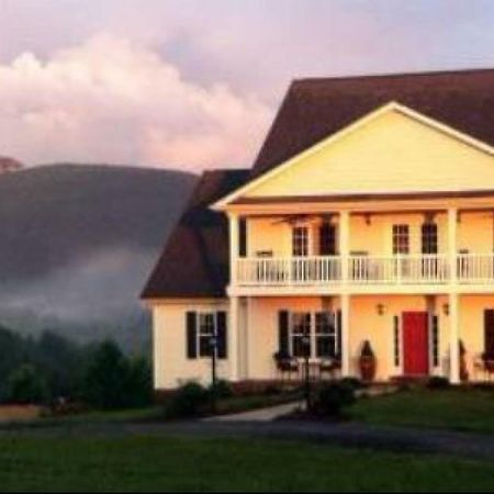 A Mighty Oak B&B Pilot Mountain Dış mekan fotoğraf
